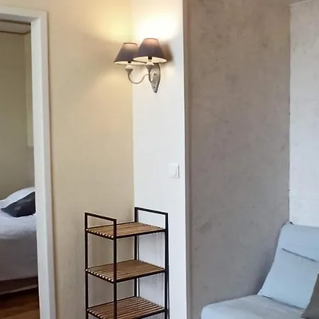 La Tour Pom'pin Bed & Breakfast 2*