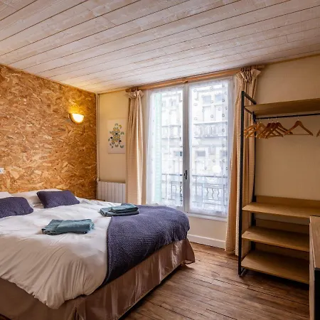 La Tour Pom'pin Bed & Breakfast